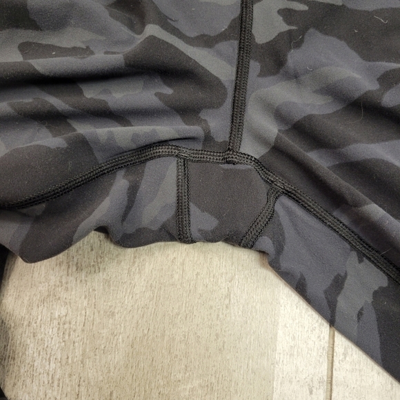 Athleta Women's Elation Camo 7/8 Tight Size Small - Picture 5 of 11